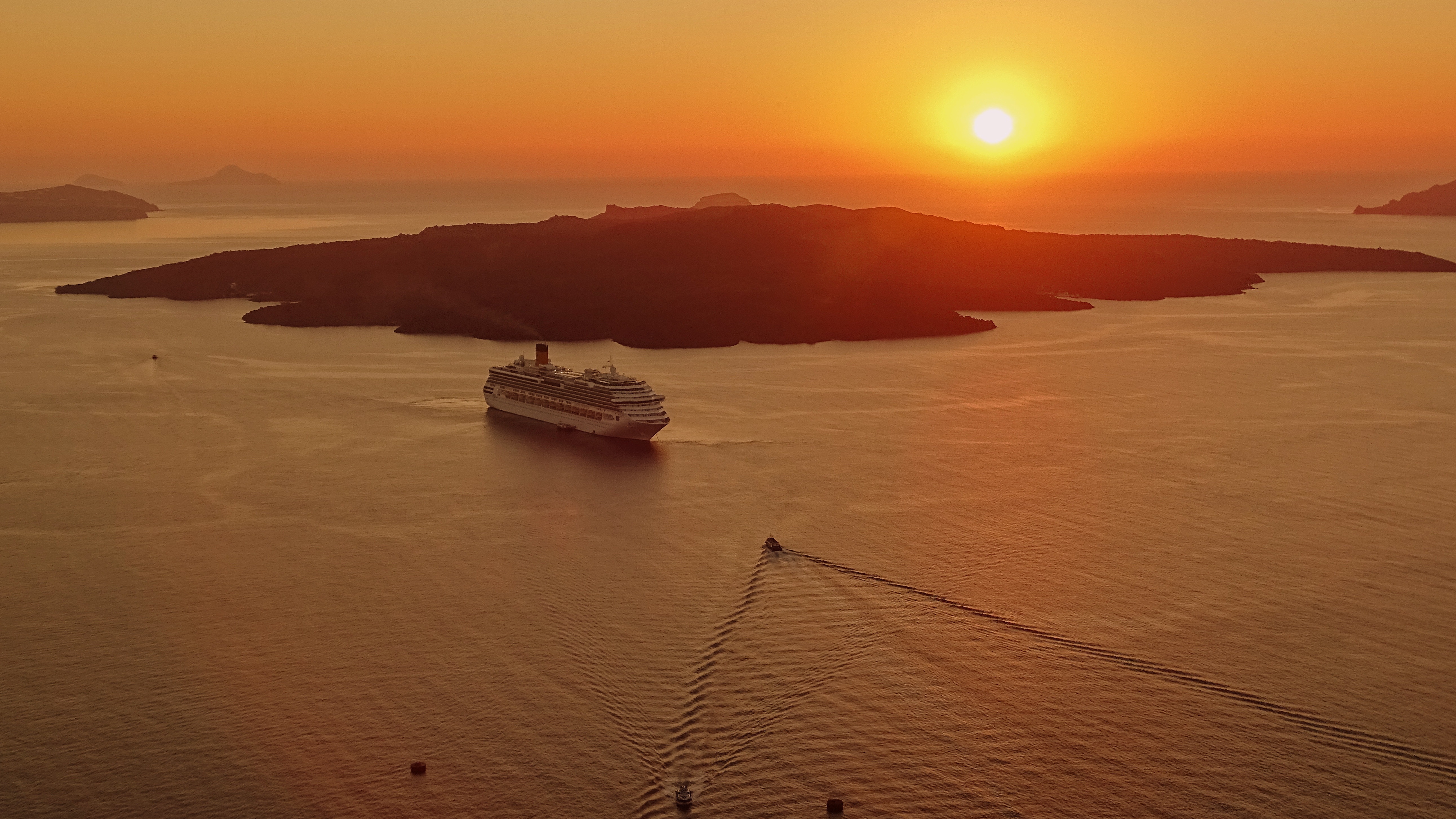sunset-around-santorini-on-a-cruise-boat