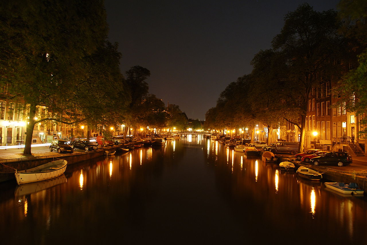 1280px-amsterdam_canal_at_night
