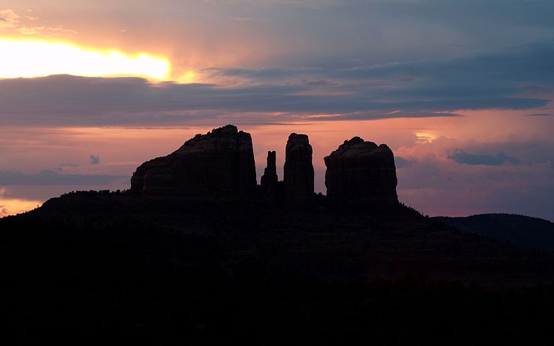 800px-cathedral_rock_sunset-27527-1