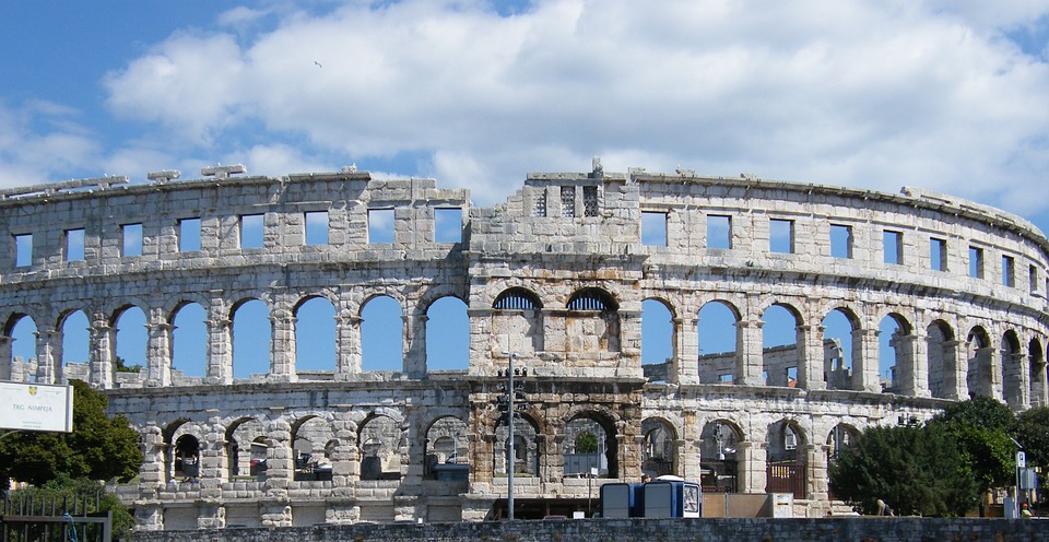 amphitheater-261115_960_720.jpg